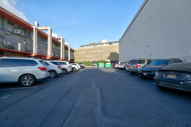 More Photos Of 1413-1427 King St, Honolulu Unknown For Lease