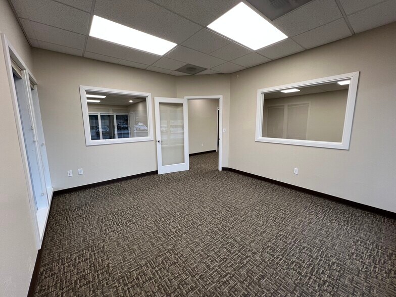 More Photos Of 1925 Bailey Hill Rd, Eugene Office For Lease