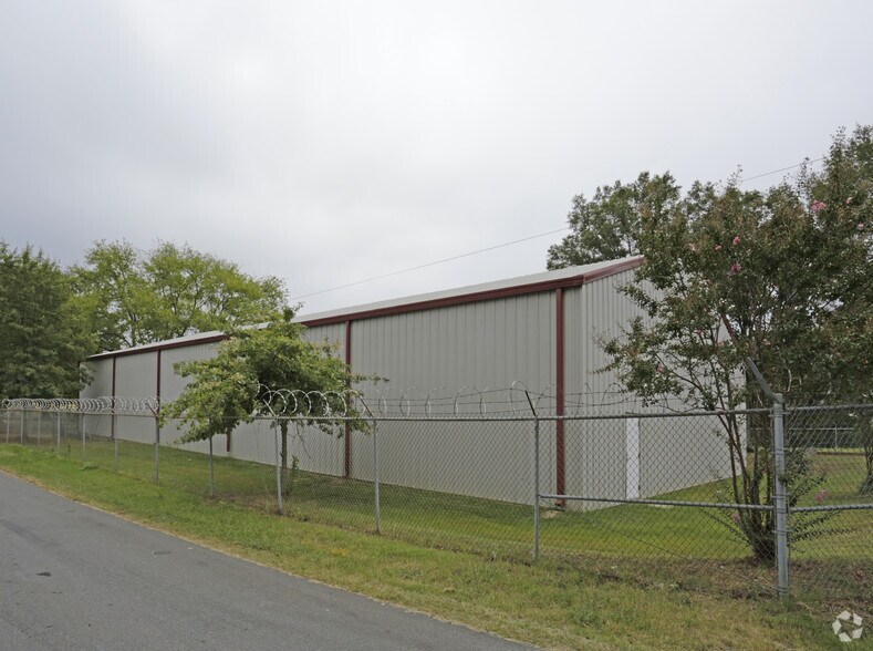 More Photos Of 1135 N Tryon St, Charlotte Warehouse For Lease