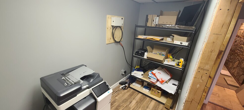More Photos Of 310 N 21st St, Purcellville Manufacturing For Lease