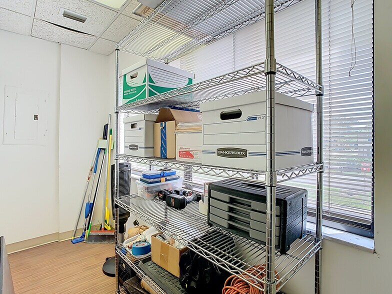 More Photos Of 3333 W Kennedy Blvd, Tampa Loft Creative Space For Sale