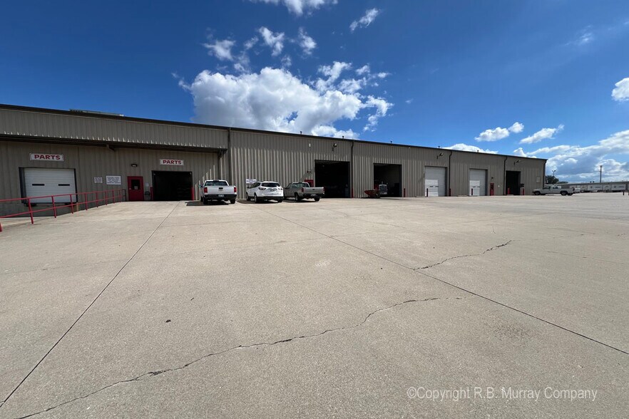 More Photos Of 2813 N Neergard Ave, Springfield Truck Terminal For Sale