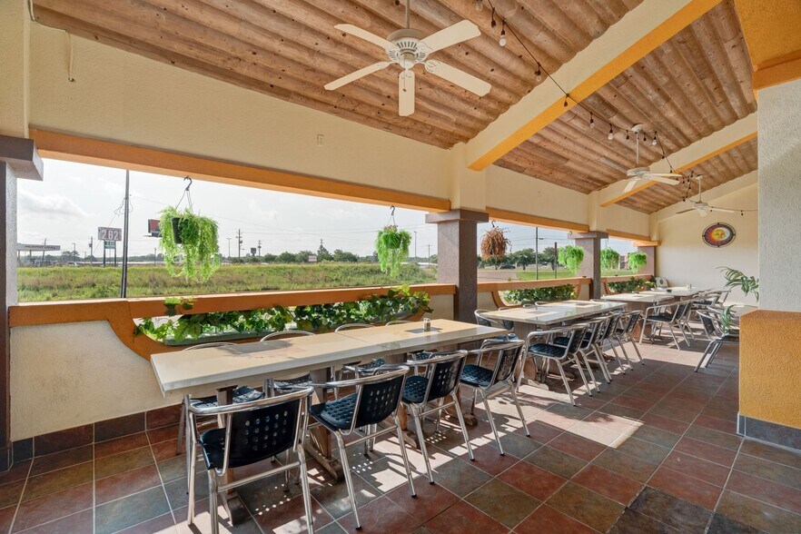 More Photos Of 929 US-98, Columbia Restaurant For Sale