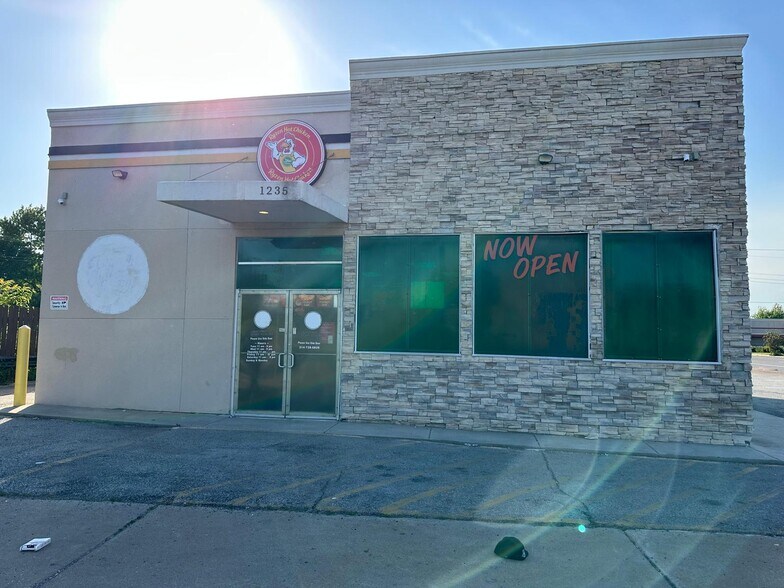 More Photos Of 3610 Page Blvd, Saint Louis Fast Food For Lease