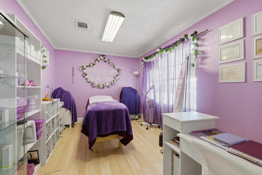 More Photos Of 2205 Strawberry Rd, Pasadena Flex For Sale