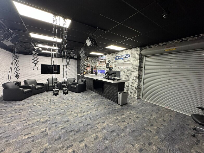 More Photos Of 3821 Industrial Blvd, Indianapolis Light Distribution For Sale