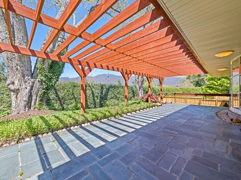 More Photos Of 142 Country Club Dr, Waynesville Hospitality For Sale