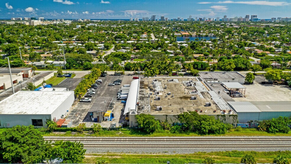 More Photos Of 4351 NE 12th Ter, Oakland Park Restaurant For Lease