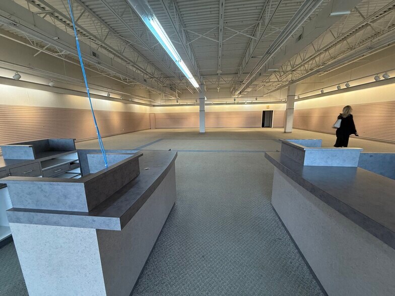 More Photos Of 245 B Skidmore Ln, Sutton Unknown For Lease