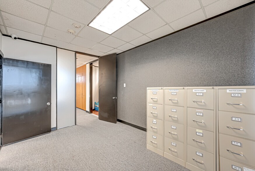 More Photos Of 6100 Corporate Dr, Houston Medical For Sale