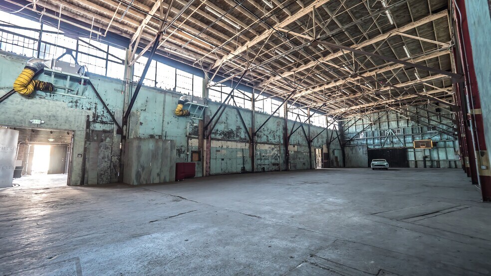 More Photos Of 6000 Avalon Blvd, Los Angeles Warehouse For Lease