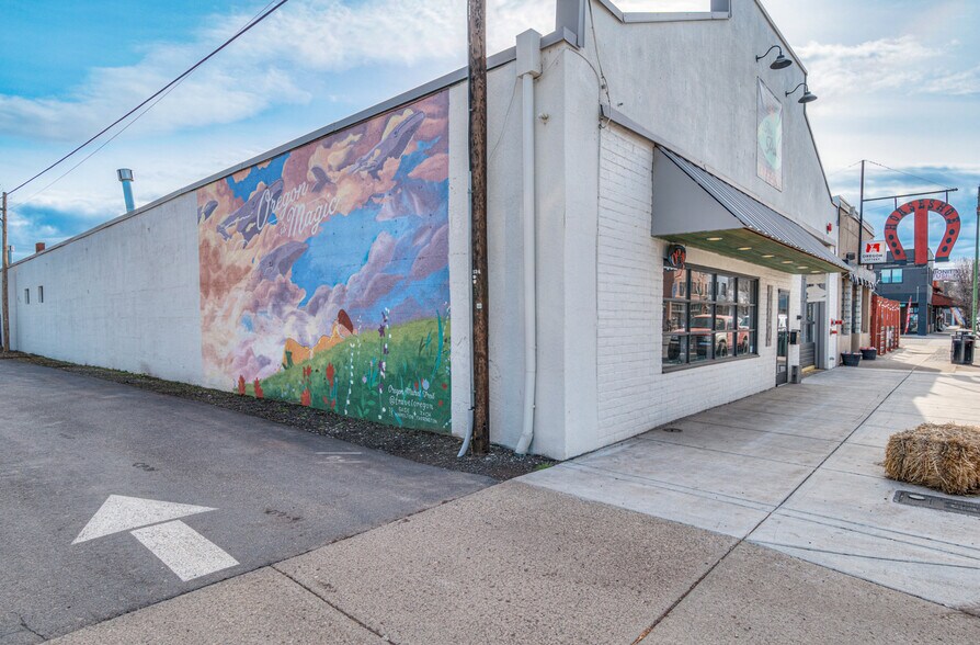 More Photos Of 420 N Main St, Prineville Restaurant For Lease