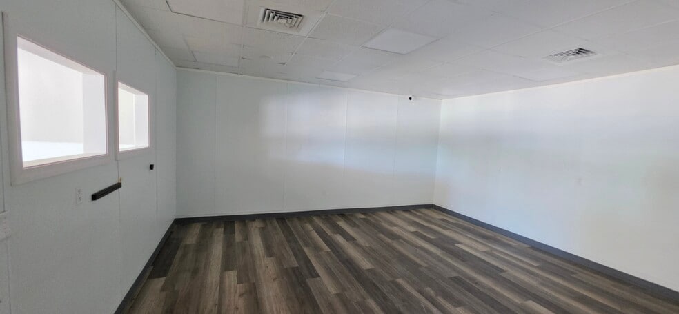 More Photos Of 1-7 N Main St, Southington Storefront Retail Office For Lease
