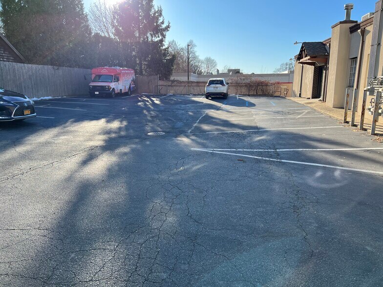 More Photos Of 70 Forest Ave, Glen Cove Storefront Retail Office For Lease