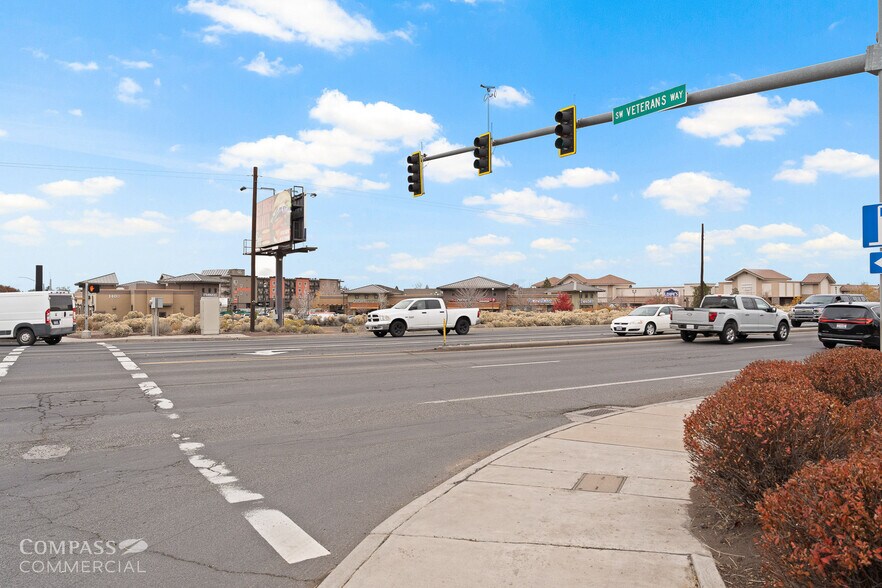 More Photos Of 1380-1400 SW Canal Blvd, Redmond Unknown For Lease