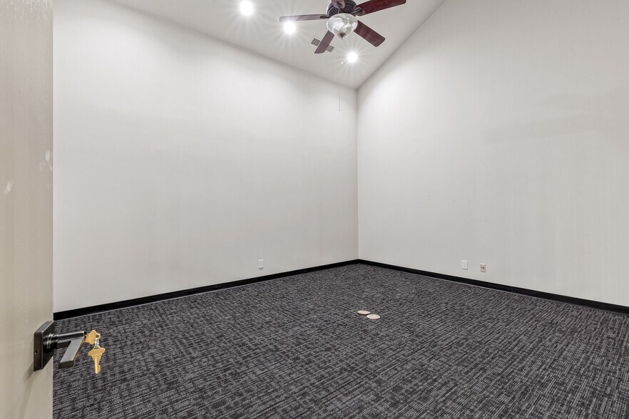 More Photos Of 1515 S Boulder Ave, Tulsa Office For Lease