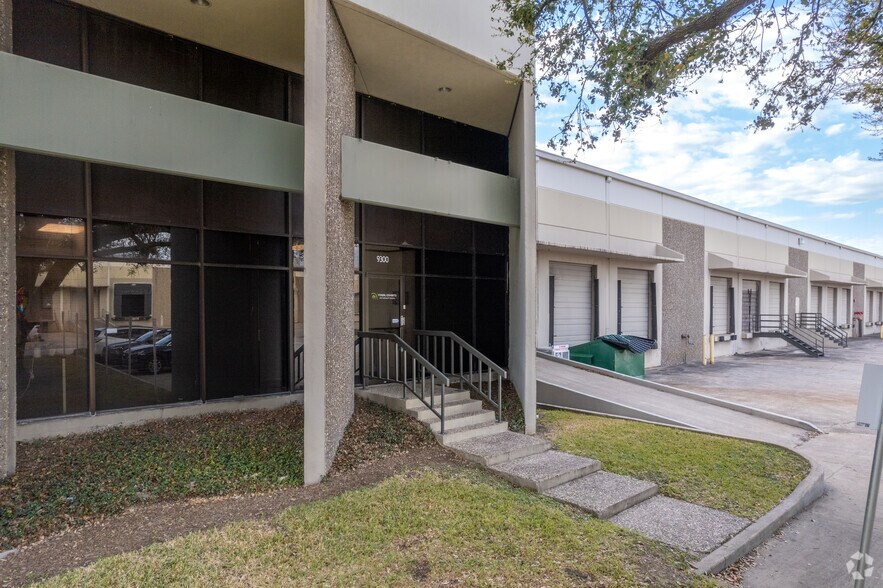 More Photos Of 9200-9230 Baythorne Dr, Houston Unknown For Lease