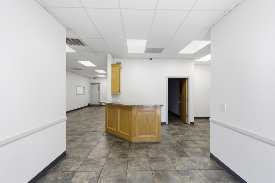 More Photos Of 1120 Commercial Blvd N, Arlington Warehouse For Lease