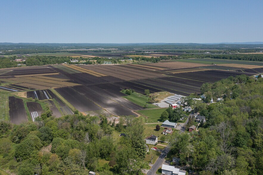 More Photos Of 73 Little York Rd, Warwick Garden Center For Sale