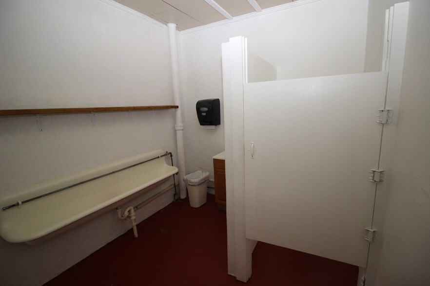 More Photos Of 908 S Mingus Blvd, Mingus Specialty For Sale