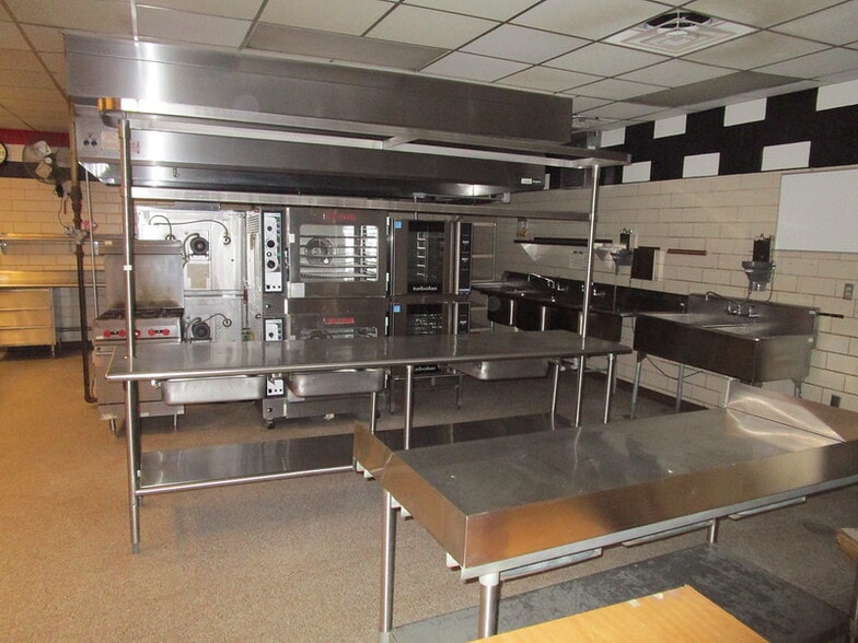 More Photos Of 700 W Houston St, Marshall Schools For Sale