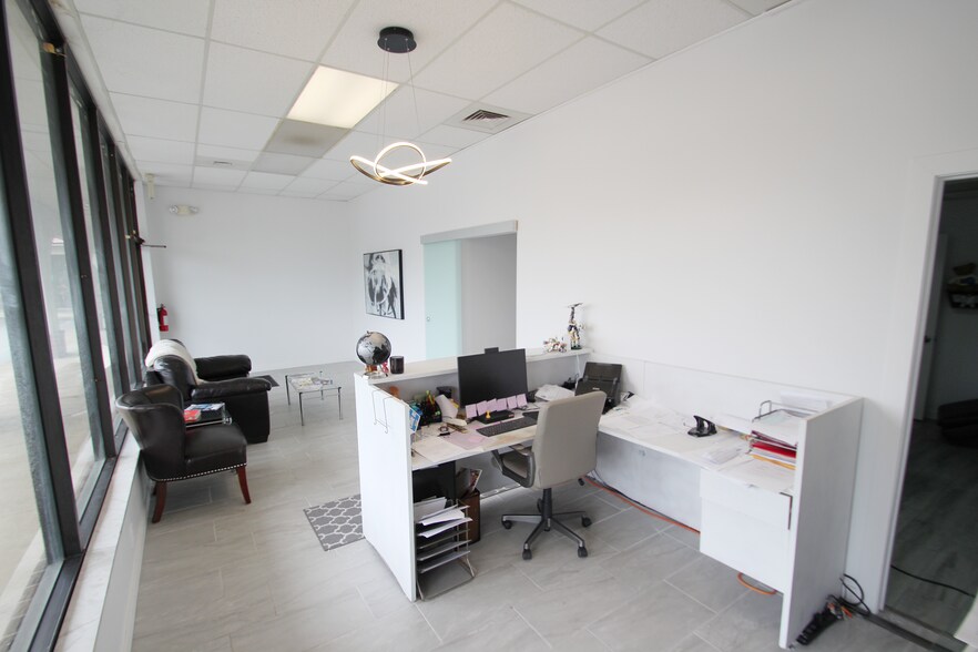 More Photos Of 1781-1811 Pearl Rd, Brunswick General Retail For Lease