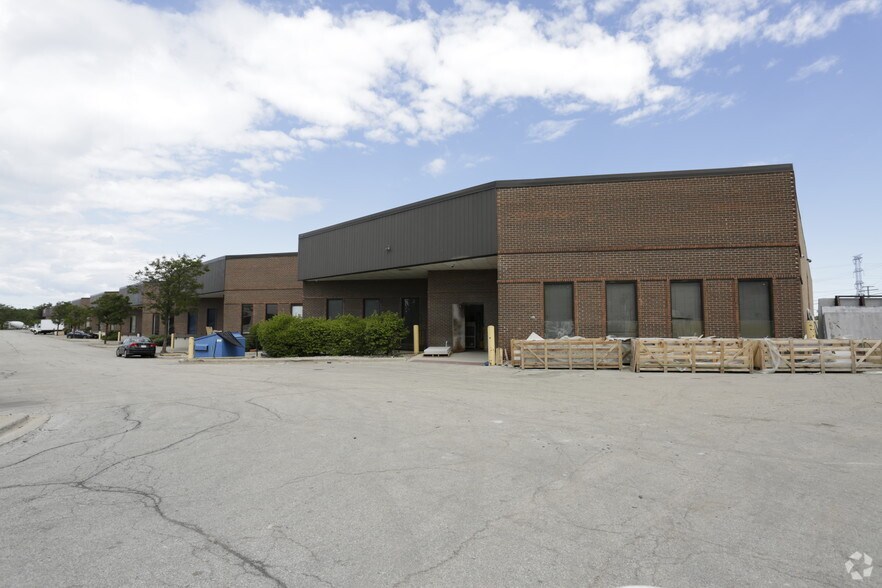 More Photos Of 869 S Rohlwing Rd, Addison Warehouse For Lease