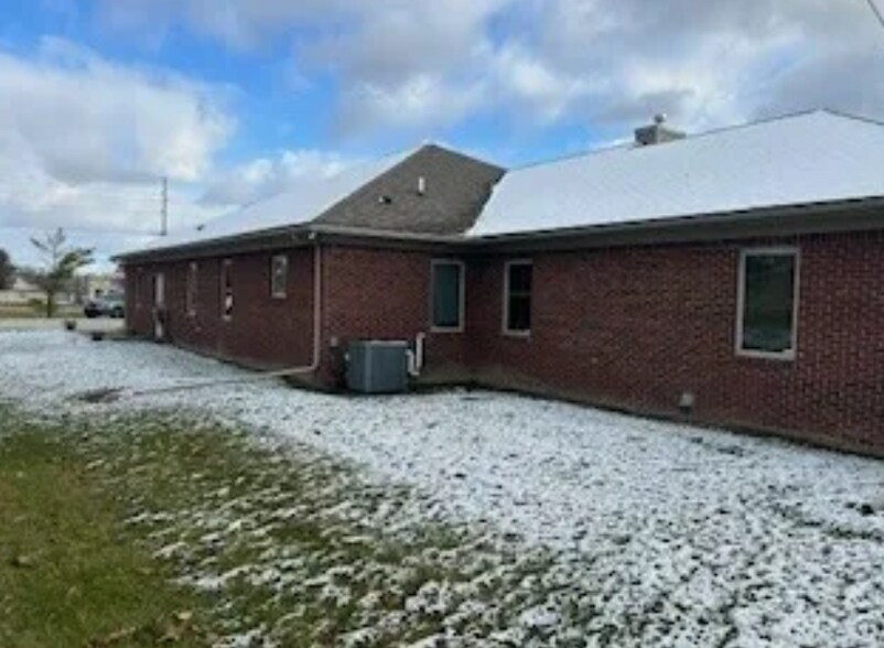 More Photos Of 2086 S Rochester Rd, Rochester Apartments For Sale