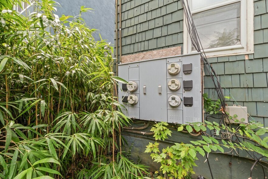 More Photos Of 702 Homestead St, Baltimore Multifamily For Sale