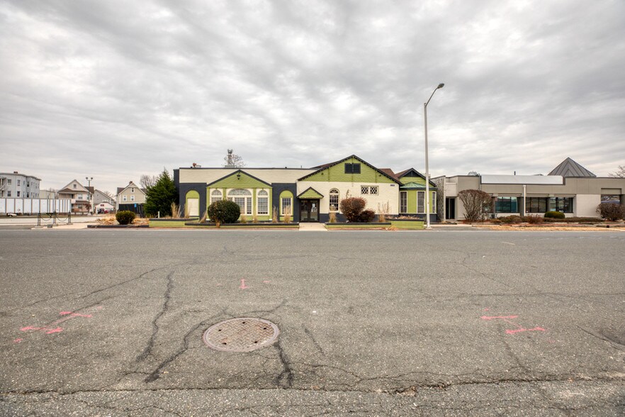 More Photos Of 1105 Main St, West Springfield Restaurant For Sale