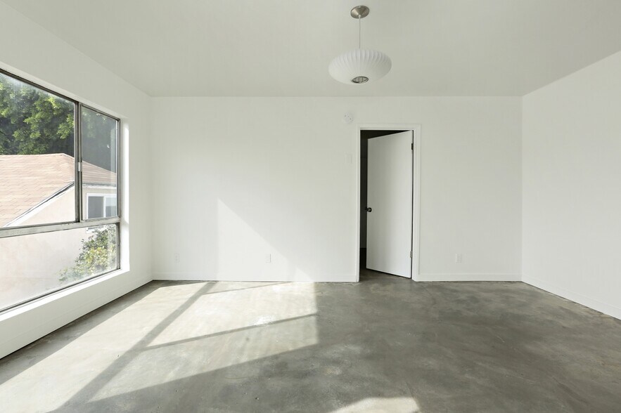 More Photos Of 146 N Vendome St, Los Angeles Apartments For Sale