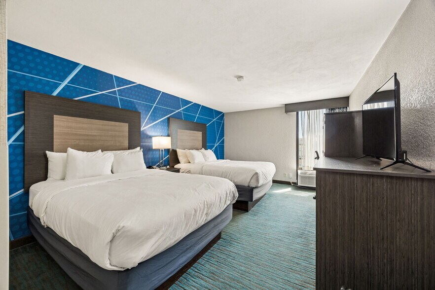 More Photos Of 11069 Composite Dr, Dallas Hotel For Sale