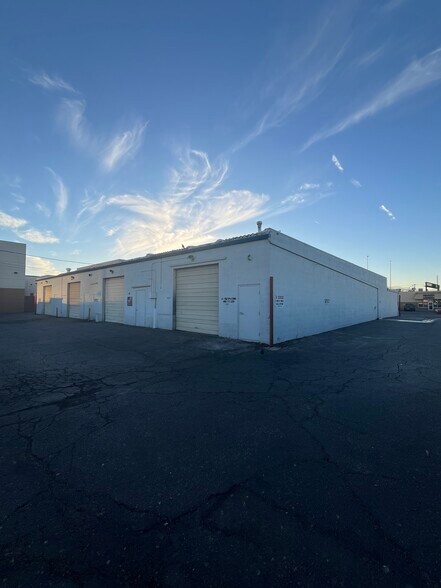 More Photos Of 1801-1807 Western Ave, Las Vegas Light Manufacturing For Sale