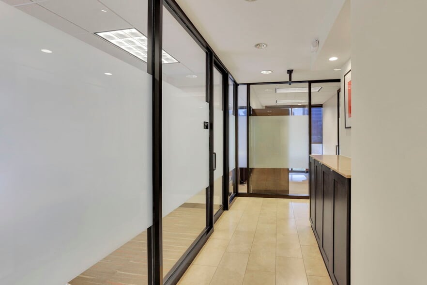 More Photos Of 141 E Town St, Columbus Office Residential For Lease