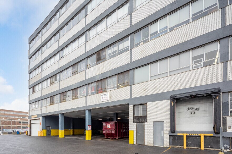 More Photos Of 9475 Rue Meilleur, Montréal Showroom For Lease