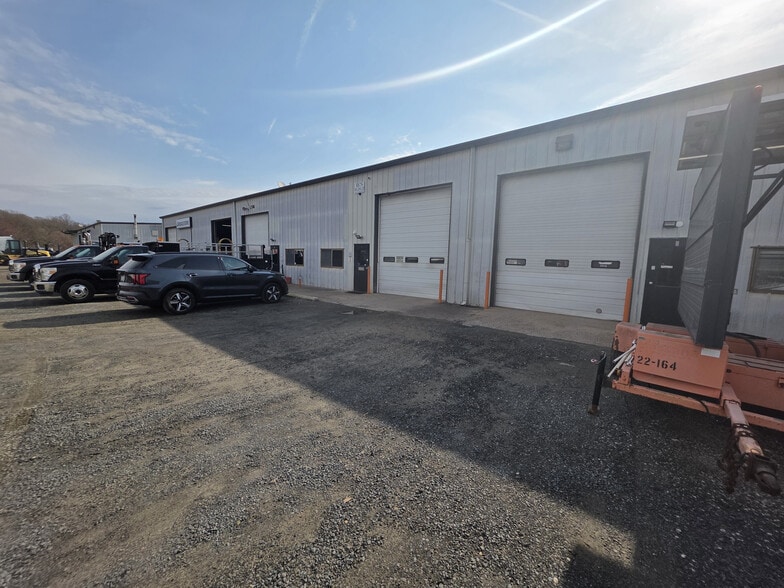 More Photos Of 10210 Marsh Rd, Bealeton Warehouse For Lease