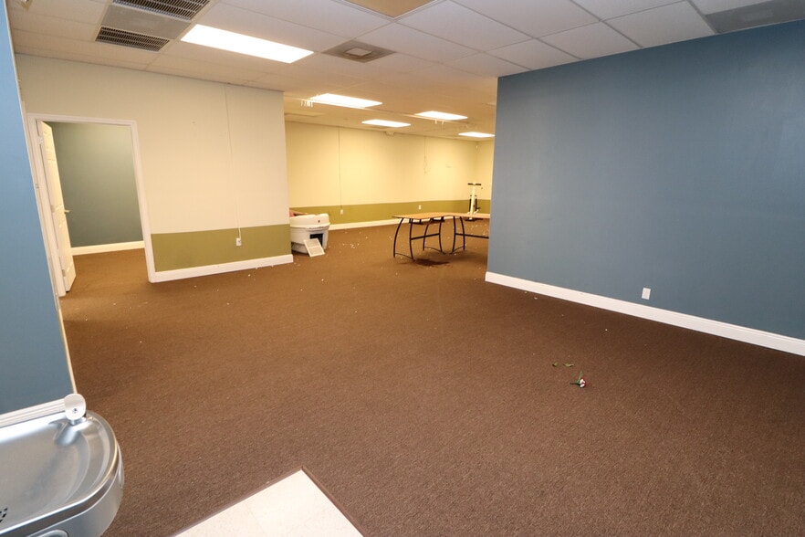 More Photos Of 6731-6755 Sunset Strip, Sunrise Unknown For Lease