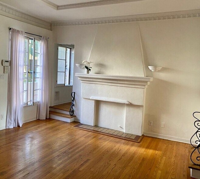 More Photos Of 455 N Sycamore Ave, Los Angeles Apartments For Sale