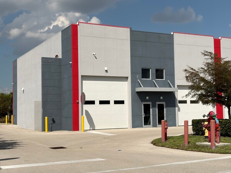 More Photos Of 12300 Itec Park dr, Fort Myers Warehouse For Sale