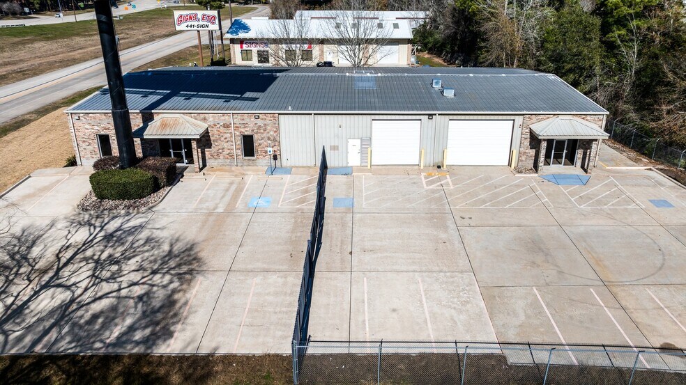 More Photos Of 3607 N Loop 336, Conroe Light Manufacturing For Lease