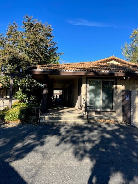 Primary Photo Of 3475 Taylor Rd, Loomis Office For Lease