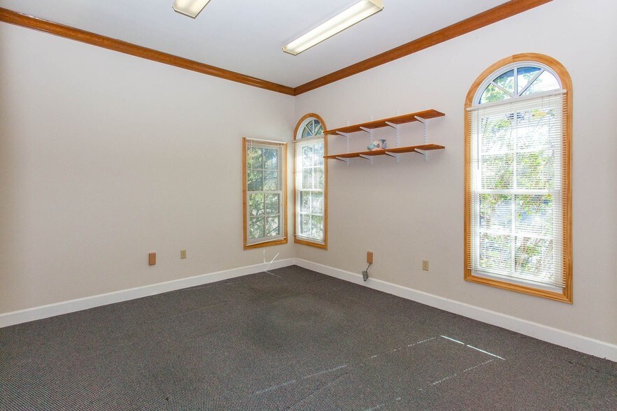More Photos Of 1477 W Fairbanks Ave, Winter Park Office For Sale