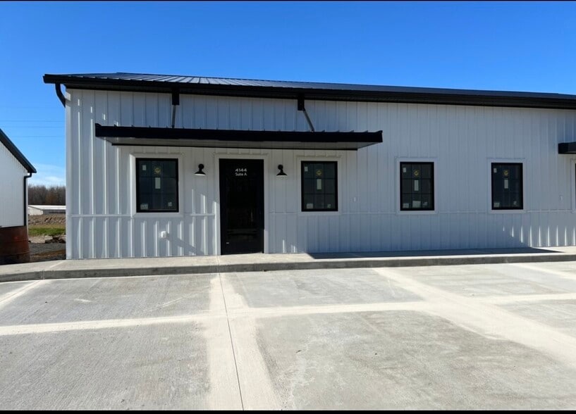 More Photos Of 4200 Peachwood Ct, Newburgh Light Manufacturing For Lease