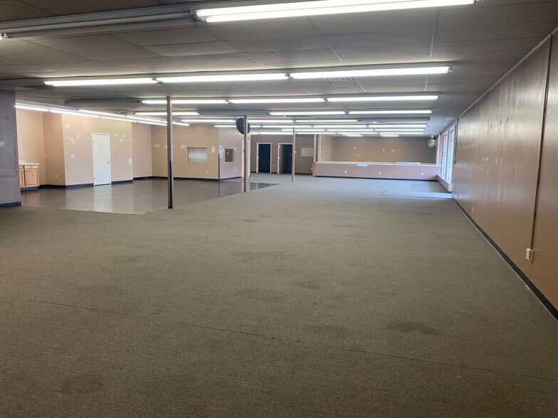 More Photos Of 725 W Main St, Massillon Freestanding For Sale