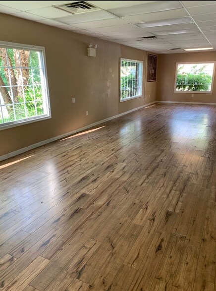 More Photos Of 385 Oxford Valley Rd, Yardley Freestanding For Lease