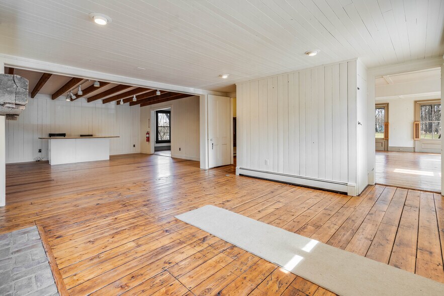 More Photos Of 2321-2325 NY-9D, Wappingers Falls Flex For Sale