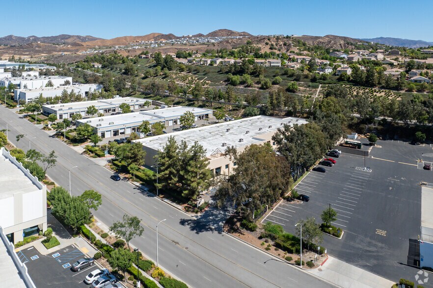 More Photos Of 28303-28319 W Industry Dr, Valencia Warehouse For Lease