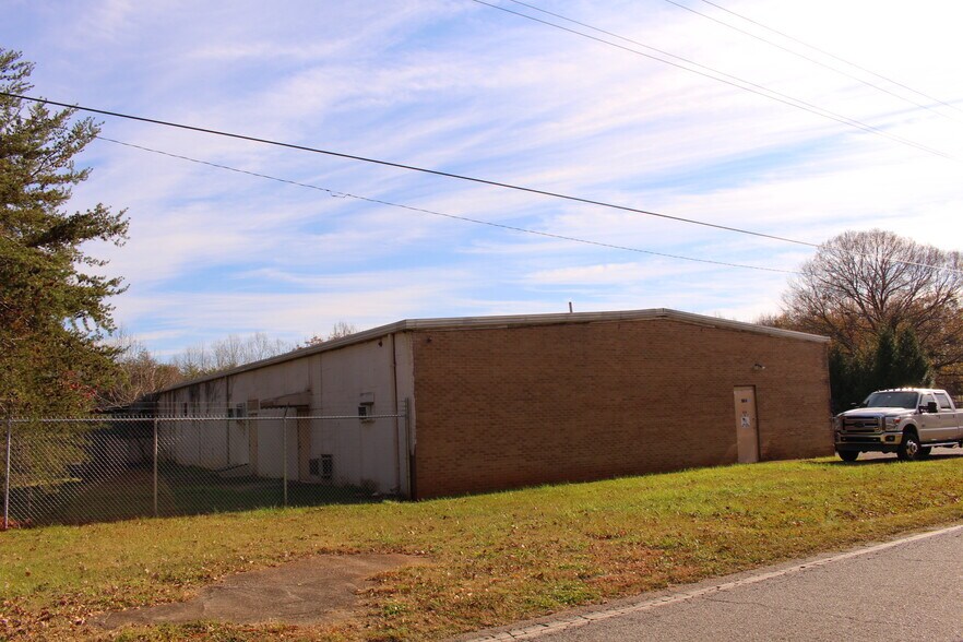 More Photos Of 994 Rhyne Rd, Clover Light Manufacturing For Sale