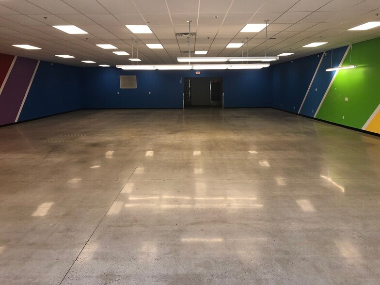 More Photos Of 71 Pullman St, Worcester Flex For Lease