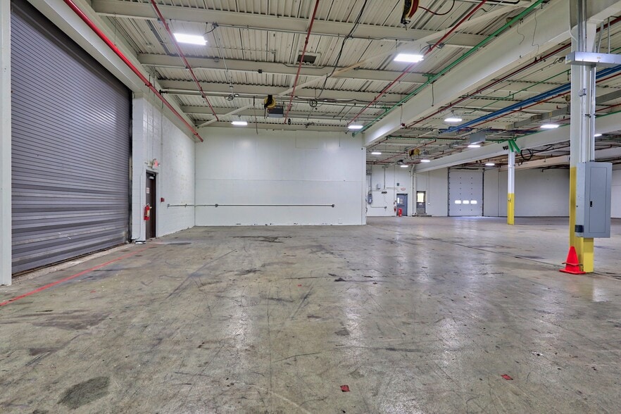 More Photos Of 562 Captain Neville Dr, Waterbury Manufacturing For Lease